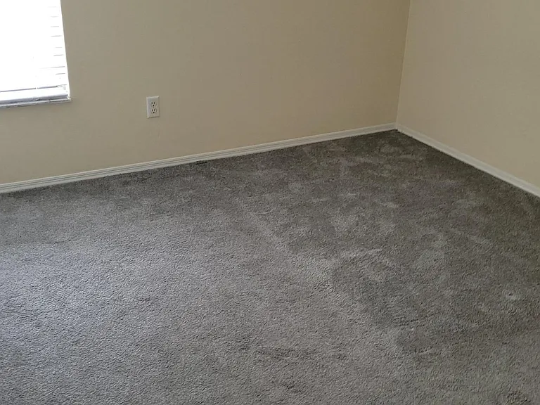 2120 Justin Ave — Photo 9