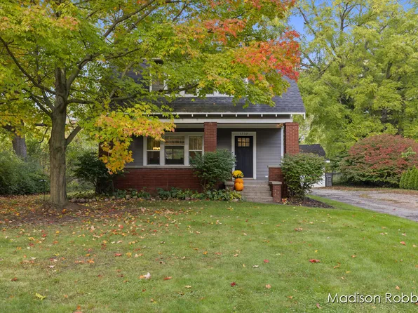 1753 Maplerow Ave NW, Grand Rapids, MI 49534