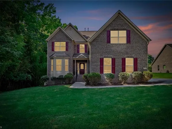 1376 Trafalgar Dr, High Point, NC 27262