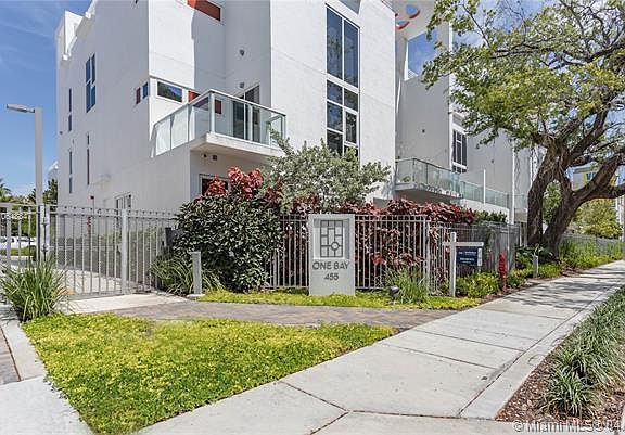2nd image of 455 NE 39th St #307