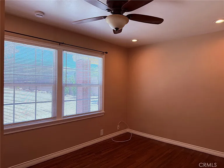 1447 S Valley Center Ave — Photo 16