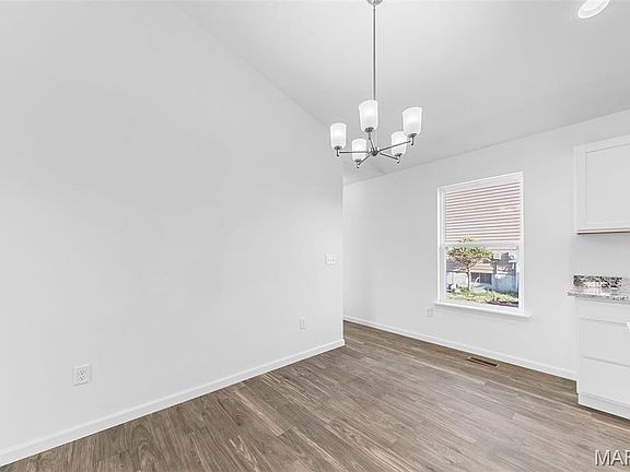 4th image of 1007 Samwise St