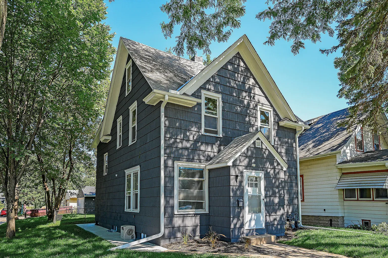 1541 Carroll Ave — Photo 2
