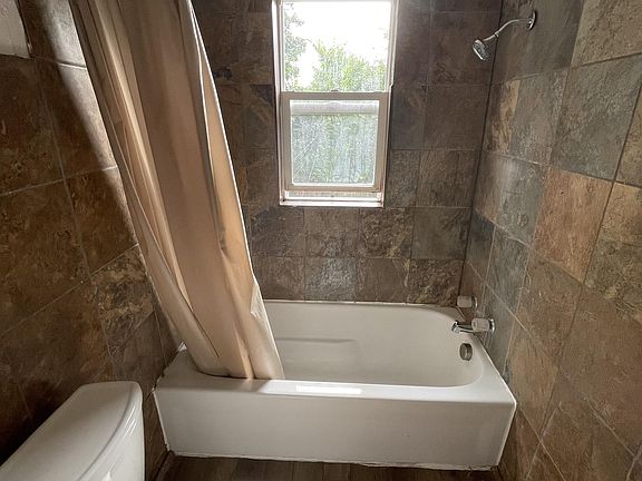 4th image of 2209 Hecker Ave #9
