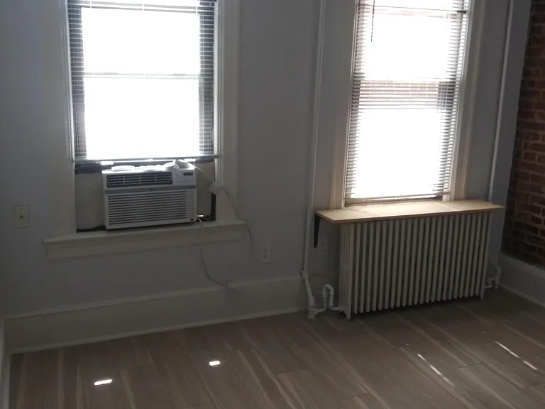 635 G St SE #2 — Photo 19