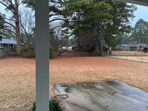 5th image of 1103 Oakview Dr