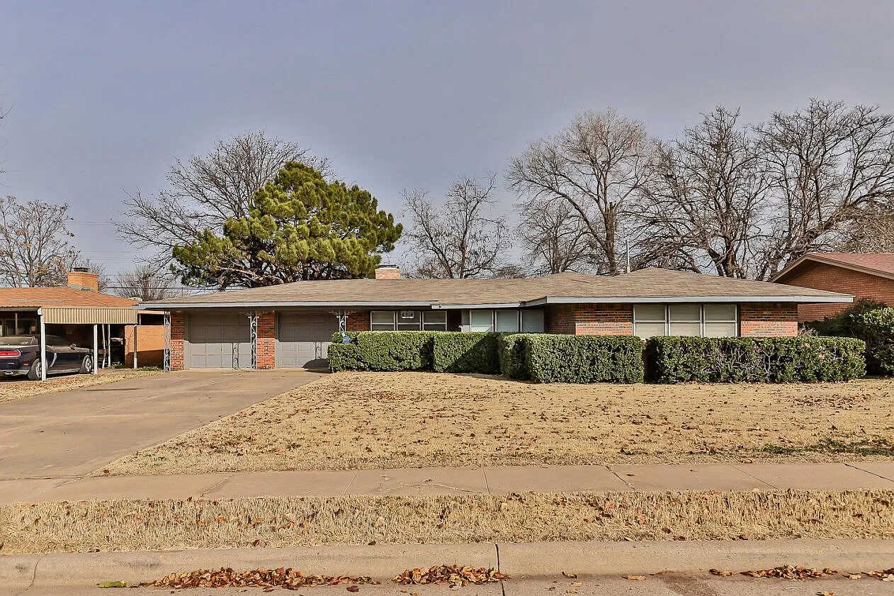 3 bed, 2.0 bath, 1818 sqft, $1,695 — Photo 1