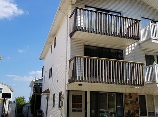19 Blueberry Ln, Staten Island, NY 10312
