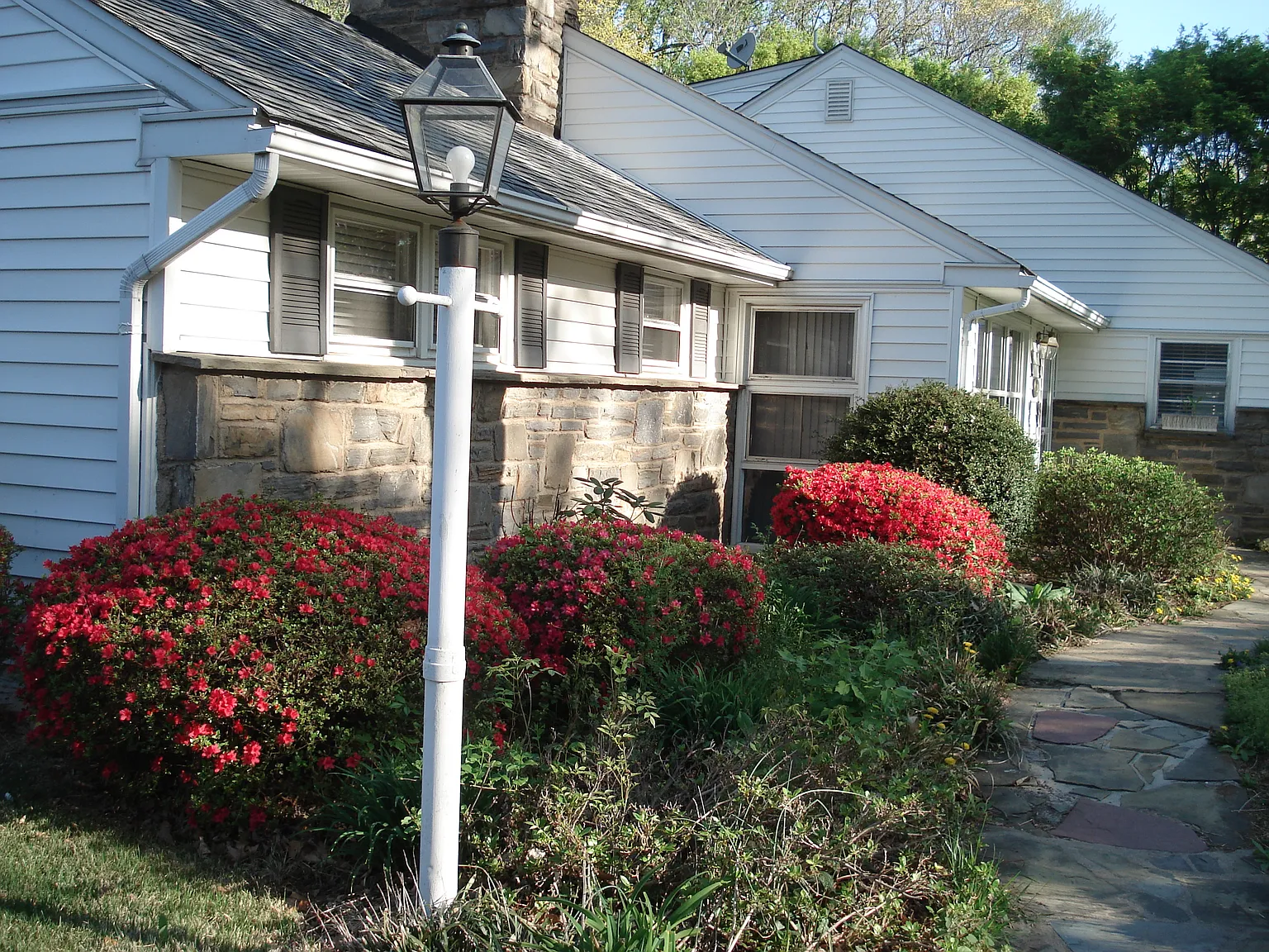 4 bed, 2314 sqft, $4,500 — Photo 2