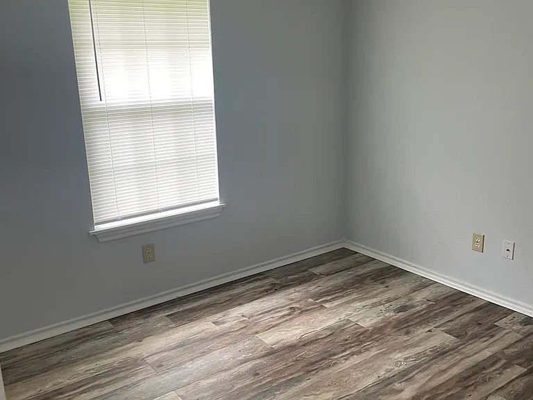 601 FM 272 — Photo 10