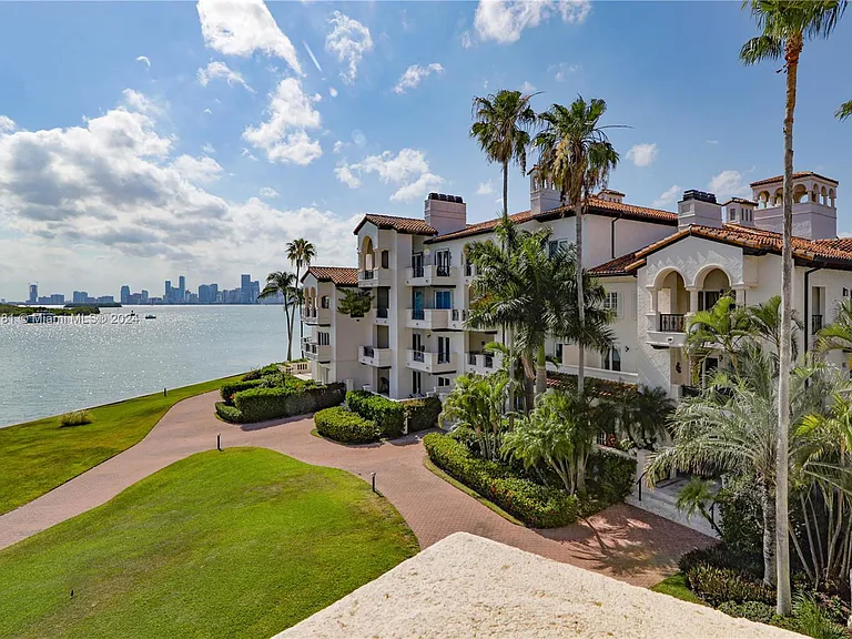 2235 Fisher Island Dr — Photo 4