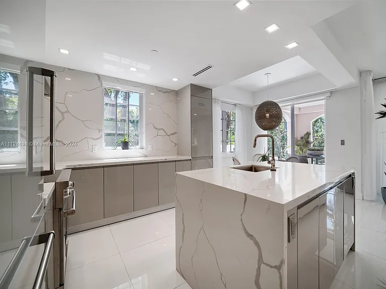 19117 Fisher Island Dr #19117 — Photo 9