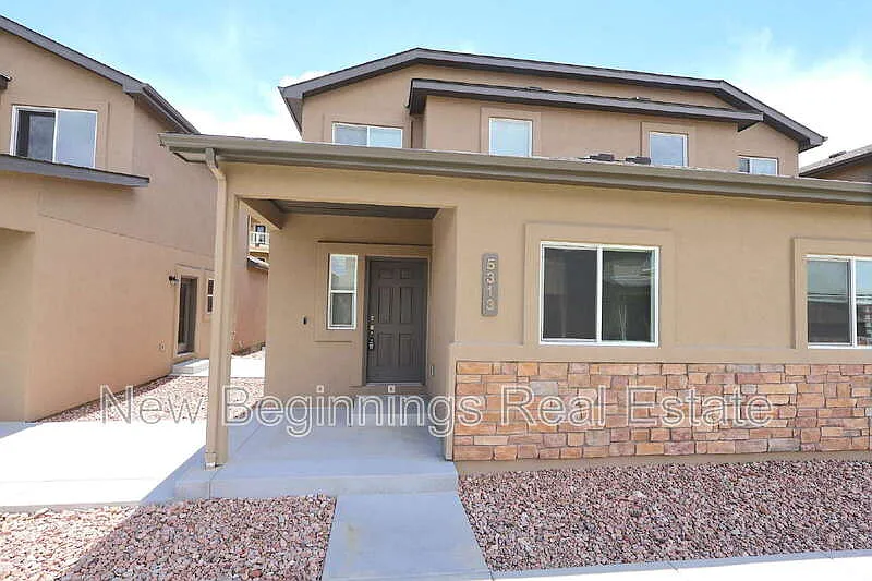 3 bed, 2.5 bath, 2725 sqft, $2,295 — Photo 2