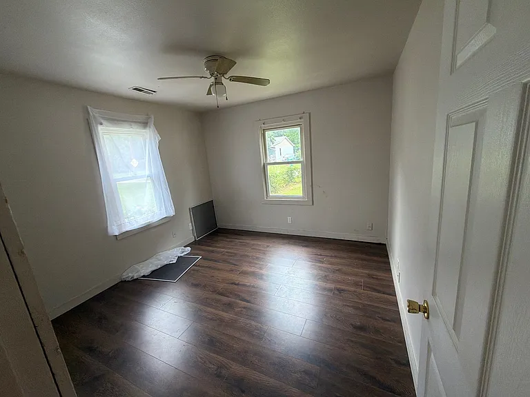 222 Nadine St — Photo 9