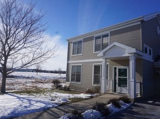 3432 S Stone Creek Cir #32, Madison, WI 53719
