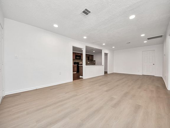 3rd image of 5521 Southlea St