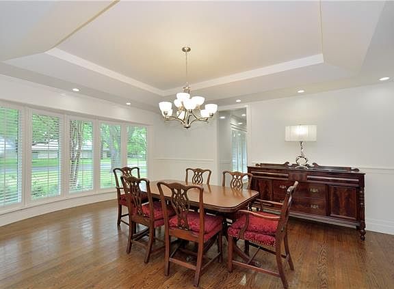 3rd image of 5615 Meadow Crest Dr