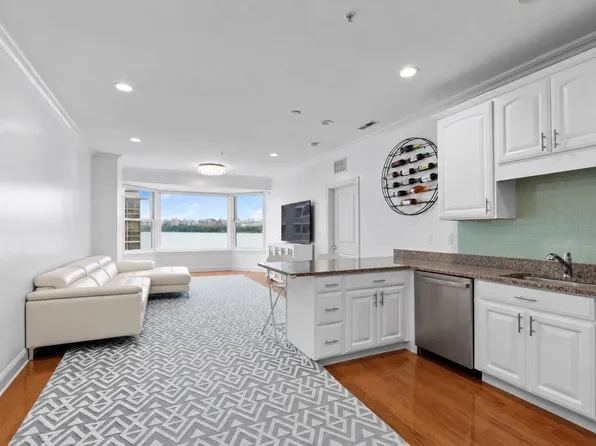 20 Avenue At Port Imperial APT 403, West New York, NJ 07093