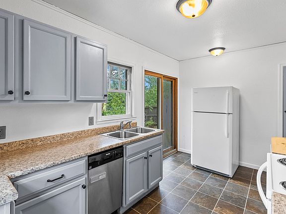 5th image of 804 E Presentation St