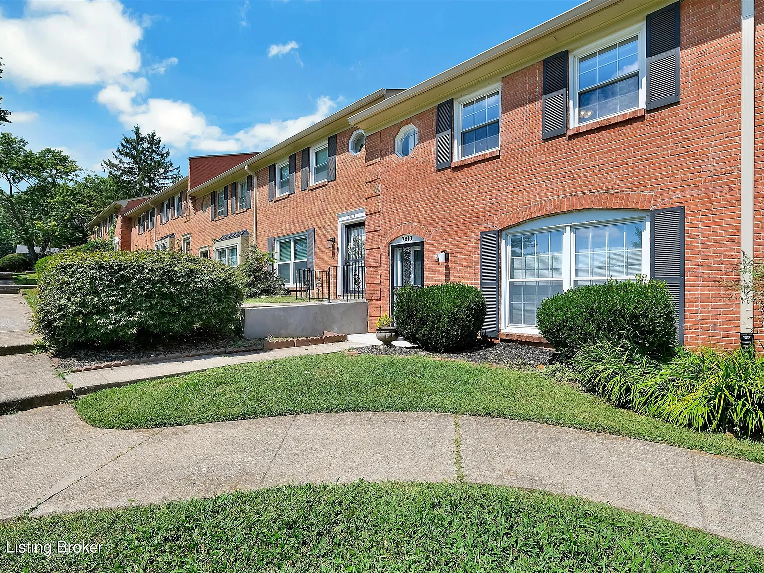 3 bed, 2.5 bath, 1303 sqft, $1,750 — Photo 3