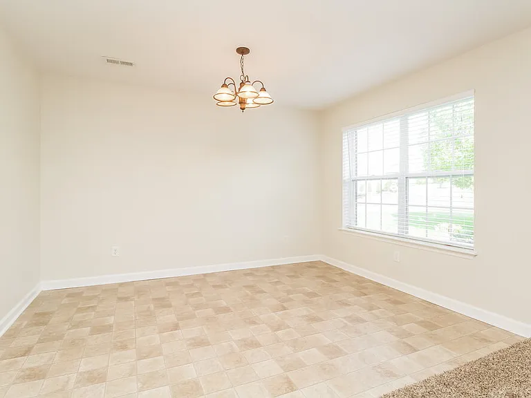 2164 Spring Hill Cir — Photo 5