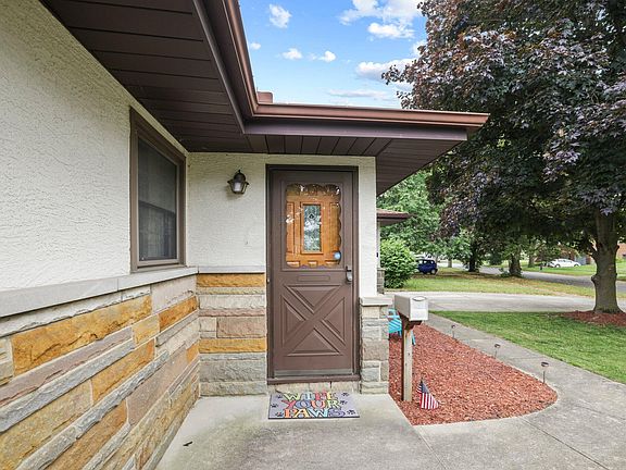 3rd image of 4386 Marland Dr