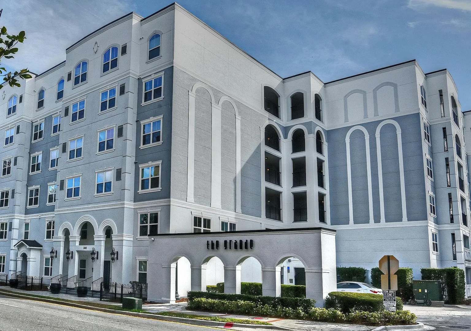 The Grande Downtown Orlando With 2 Assigned Parking Spaces! — Photo 1