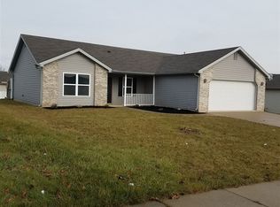 1408 Summerset Ridge Dr, Auburn, IN 46706