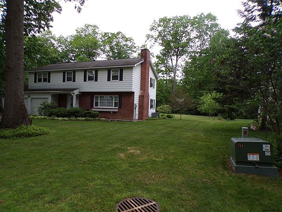 2nd image of 10 Cedarwood Dr