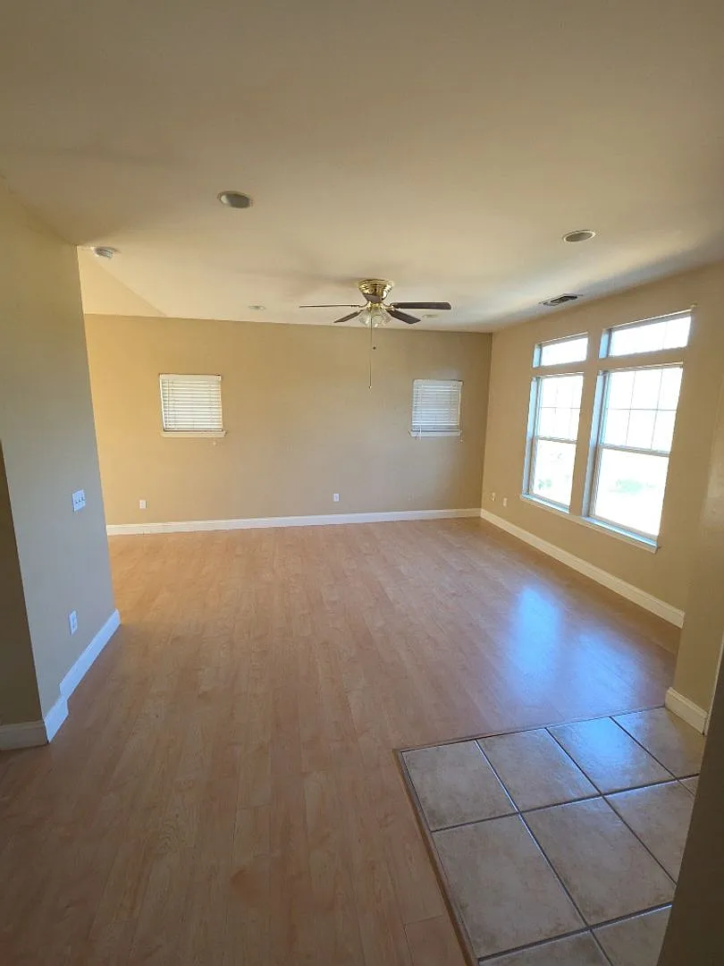 10401 Point Lakeview Rd Unit B — Photo 2