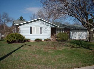 521 Lorraine Ln, Green Bay, WI 54311