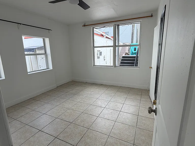 404 NE 26th Ter #400 — Photo 10