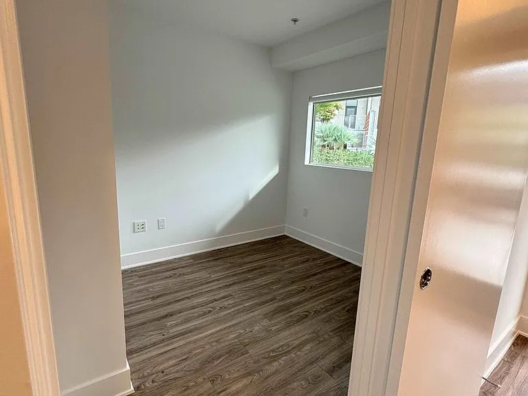 301 Ocean Ave — Photo 20