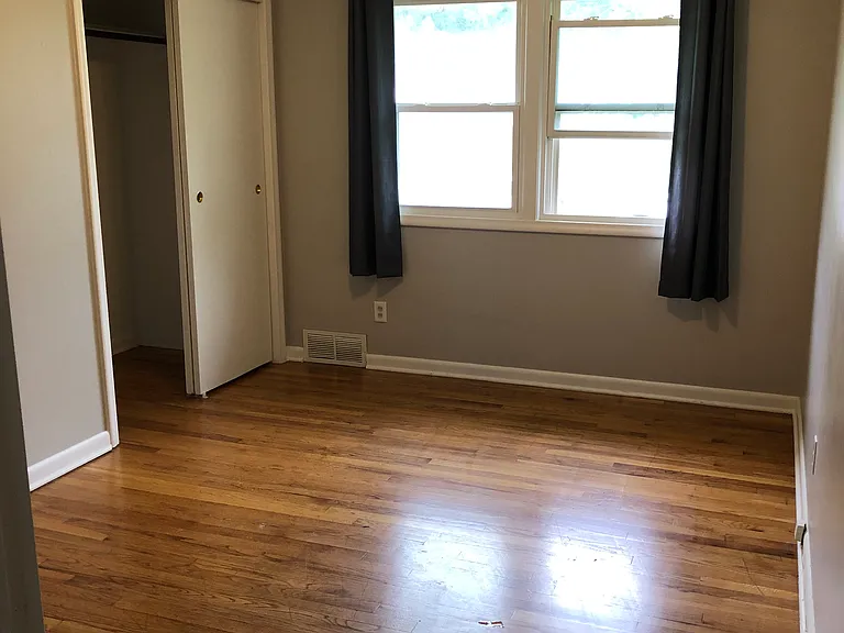 2128 S 46th Ave — Photo 14