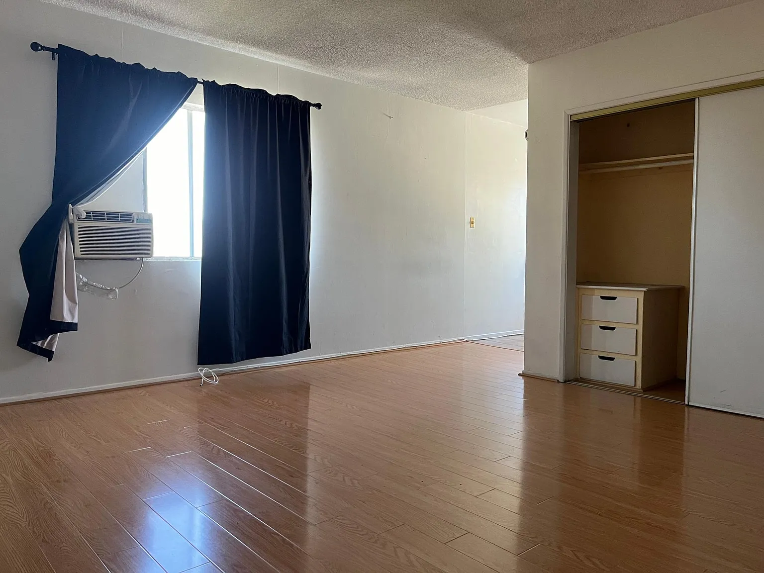 Studio, 300 sqft, $1,520 — Photo 3