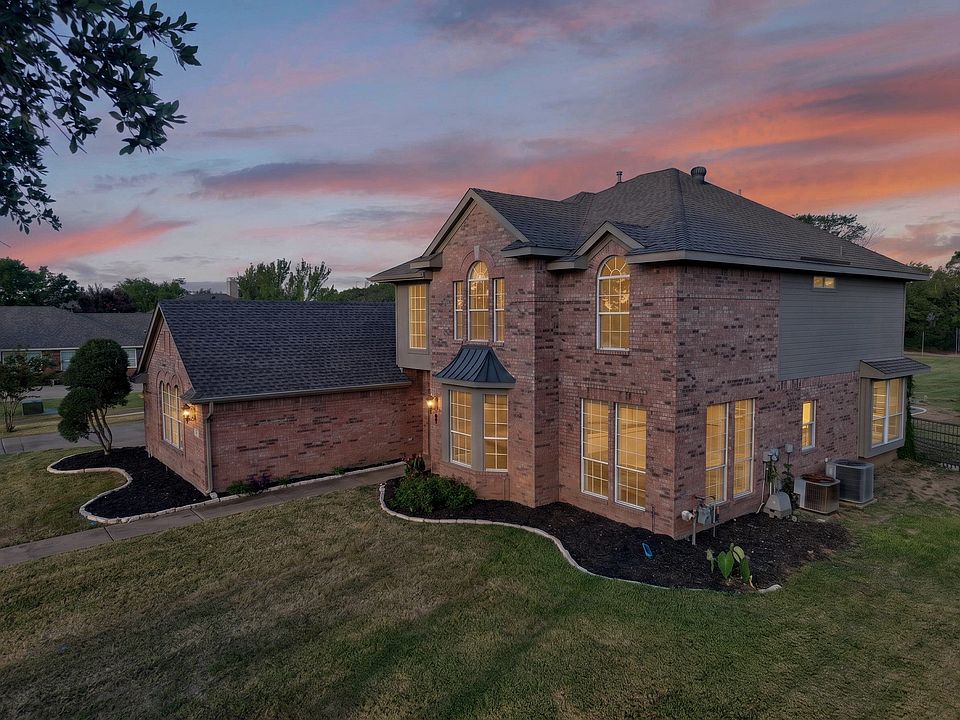 1st image of 331 Lakeside Dr