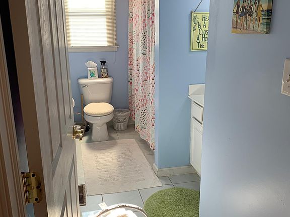 3rd image of 5710 West Ave