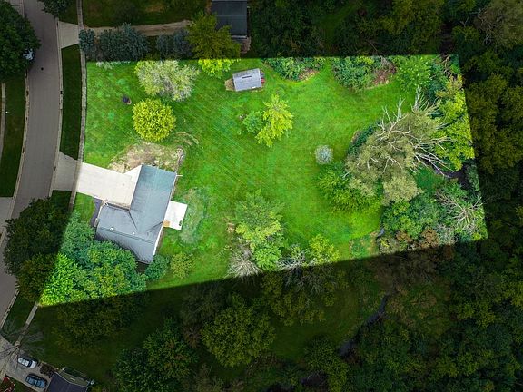 2nd image of 302 Hill Rd