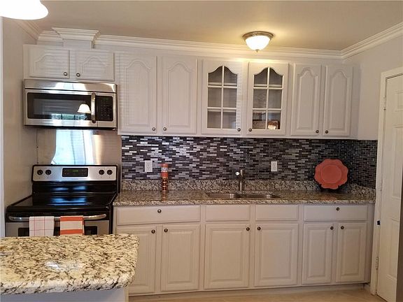 4th image of 2966 S Glenbrook Dr