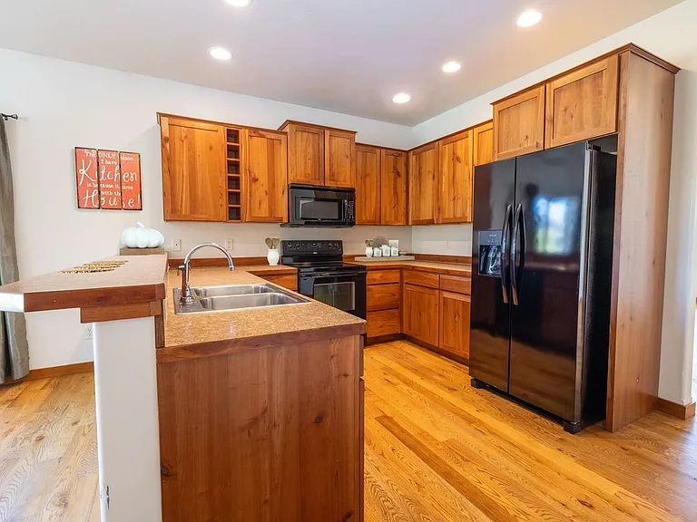 853 Jardine Ave — Photo 4