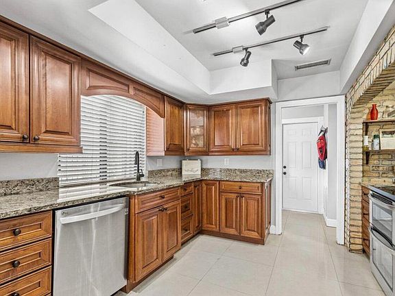 3rd image of 10124 Ramblewood Dr