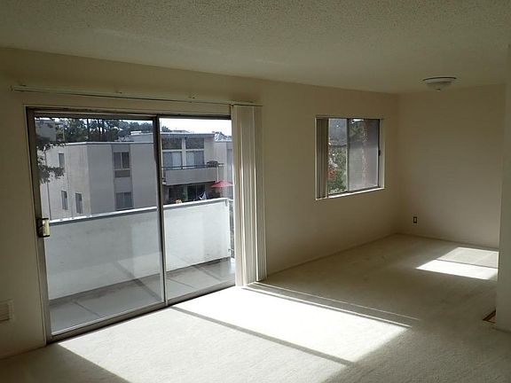 Balcony and Strret View