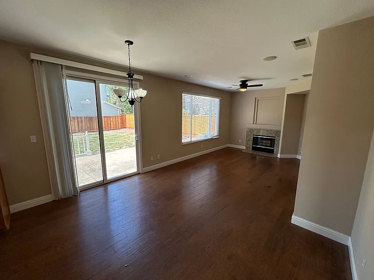 667 Harold Smith Dr — Photo 6