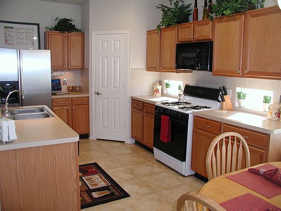 3rd image of 3903 Floral Way Ct