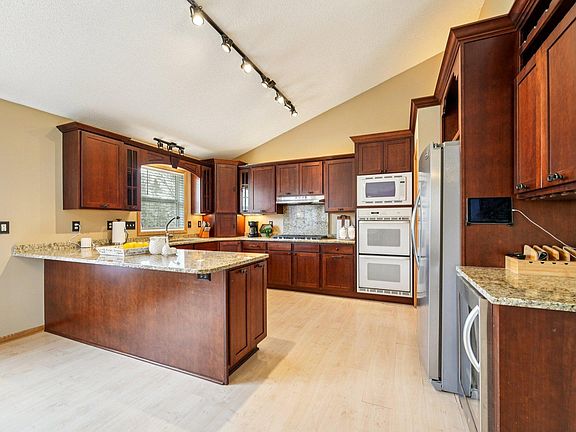 4th image of 407 148th Ave NE