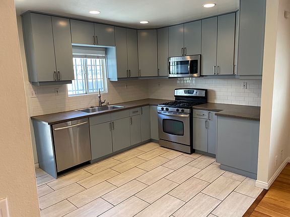 5th image of 410 Rose Ave