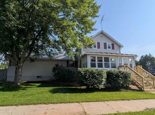 123 3rd St, Oconto, WI 54153