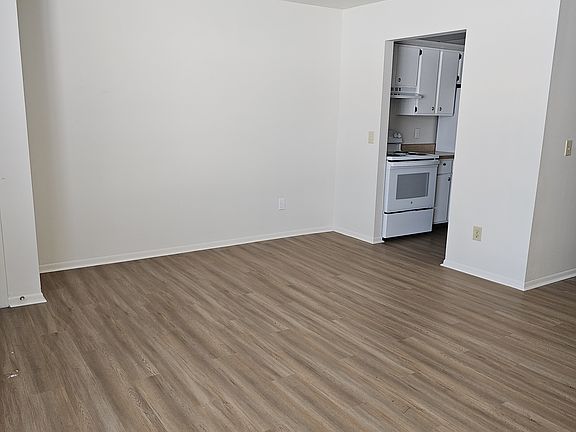 3rd image of 1131 Redbluff Dr #2