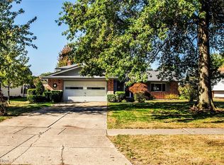6612 Louann Dr, North Olmsted, OH 44070