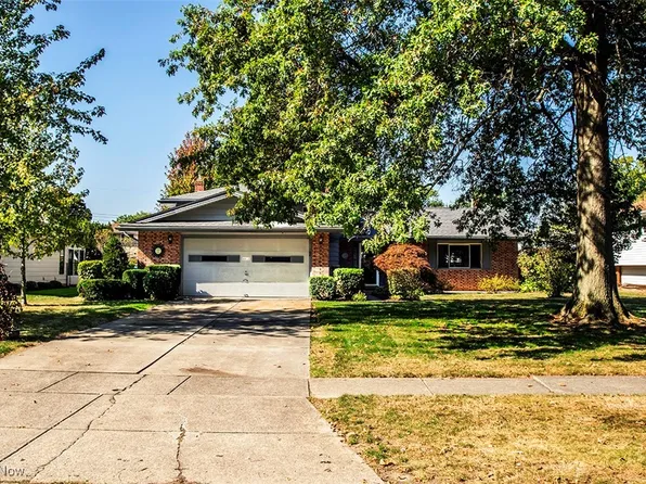 6612 Louann Dr, North Olmsted, OH 44070